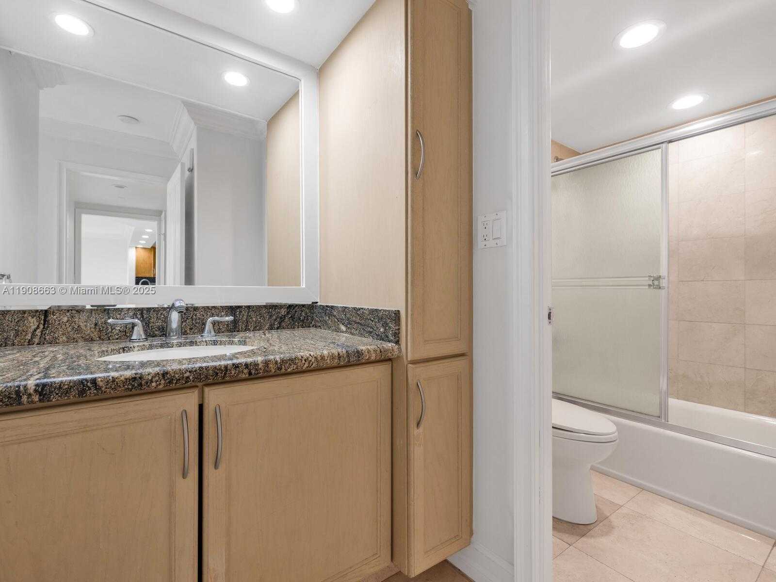 Small Image of 7135 COLLINS AVE #523, Miami Beach Number 17