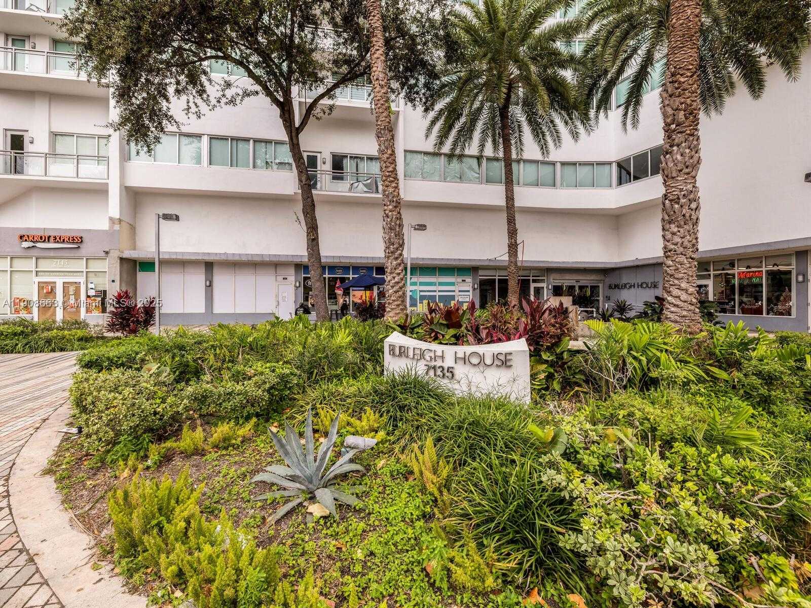 Small Image of 7135 COLLINS AVE #523, Miami Beach Number 3