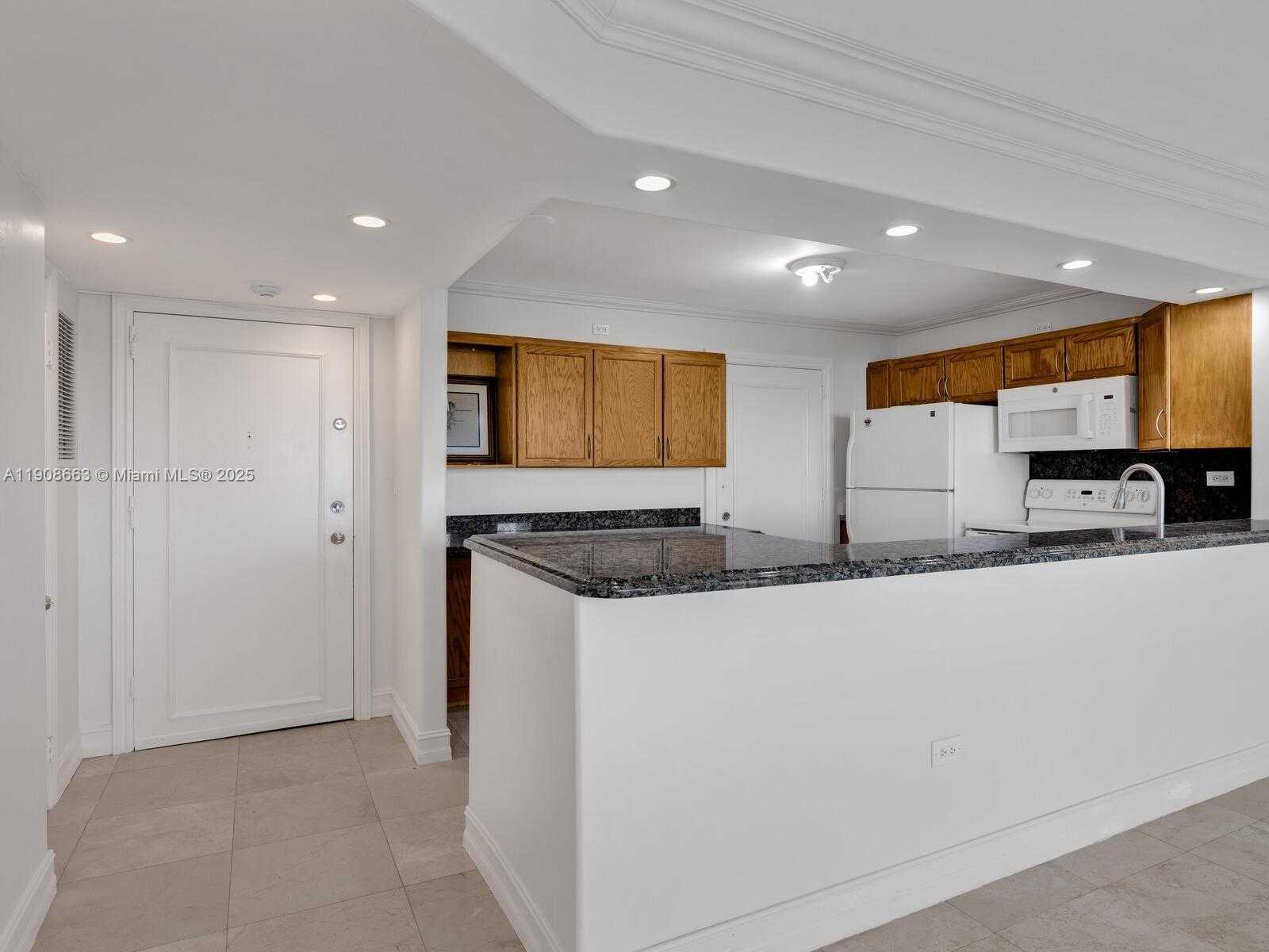 Small Image of 7135 COLLINS AVE #523, Miami Beach Number 5