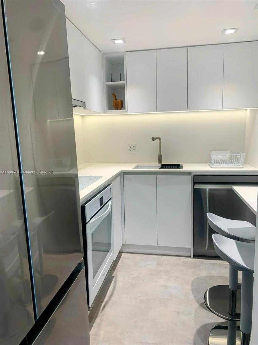 Small Image of 900 BAY DR #818, Miami Beach Number 10