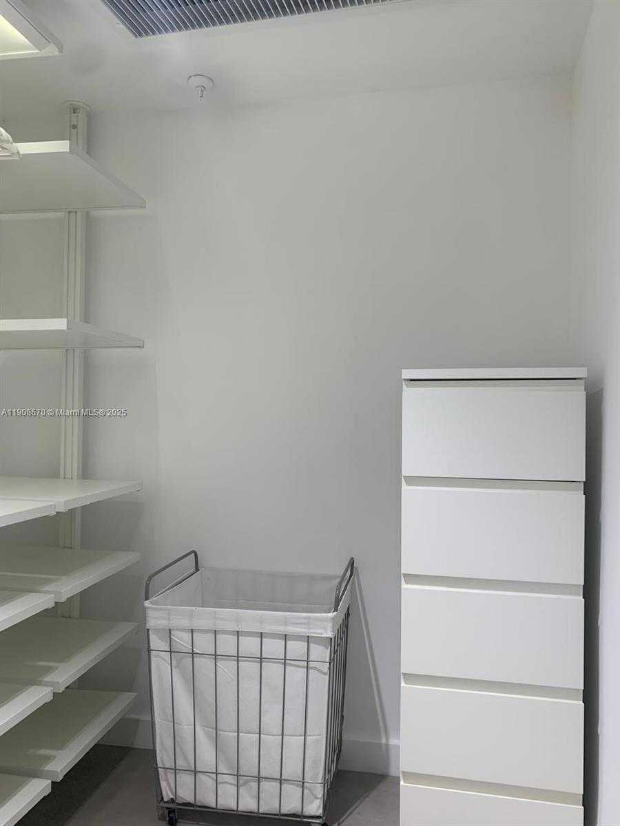 Small Image of 900 BAY DR #818, Miami Beach Number 13