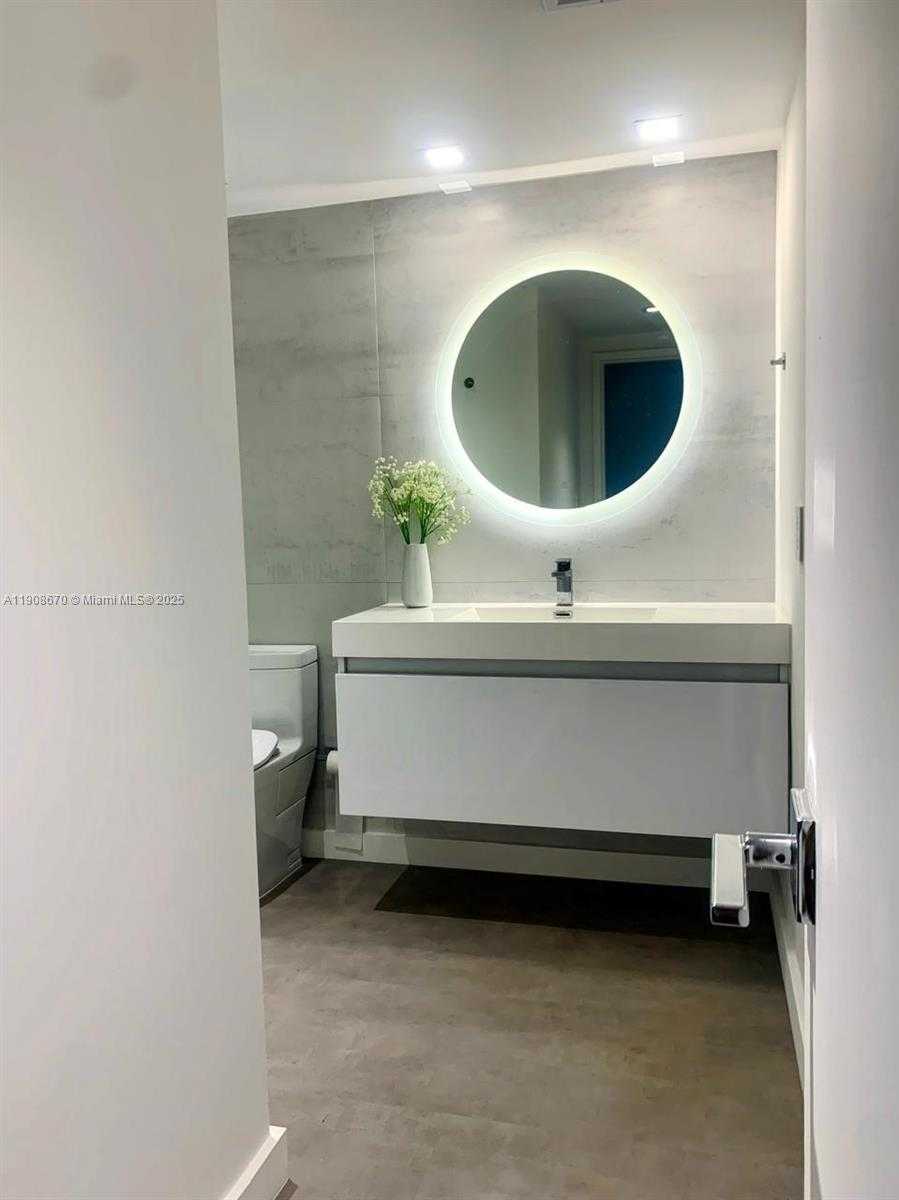 Small Image of 900 BAY DR #818, Miami Beach Number 14