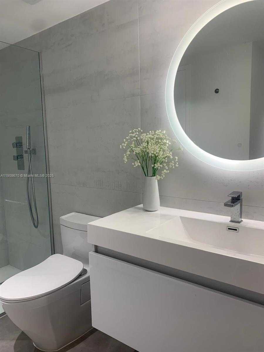 Small Image of 900 BAY DR #818, Miami Beach Number 17