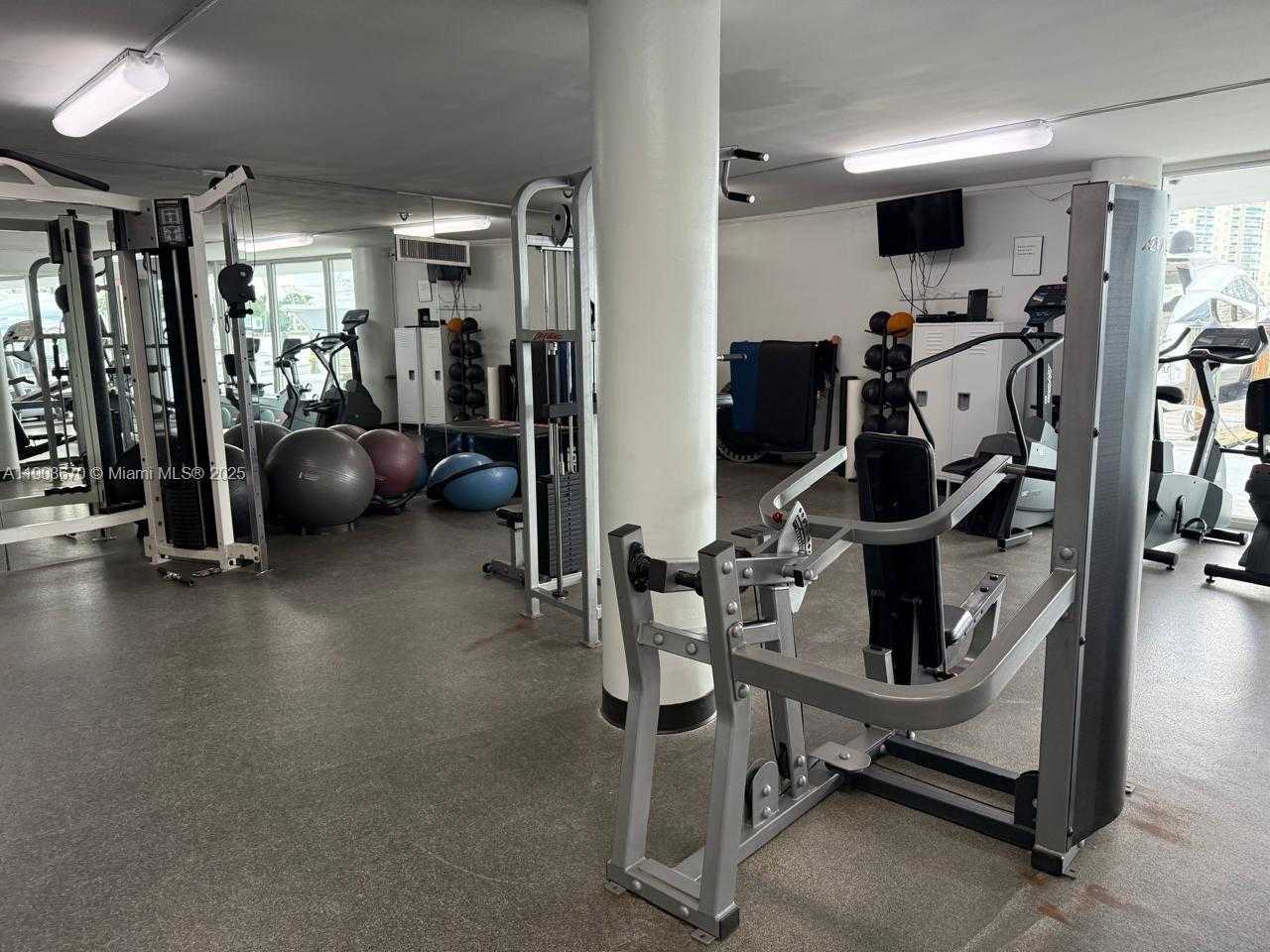 Small Image of 900 BAY DR #818, Miami Beach Number 23