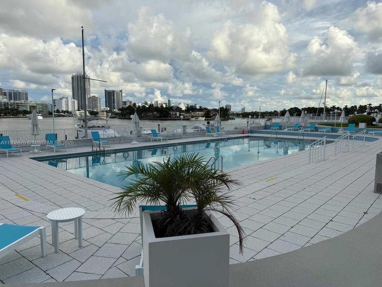 Small Image of 900 BAY DR #818, Miami Beach Number 30