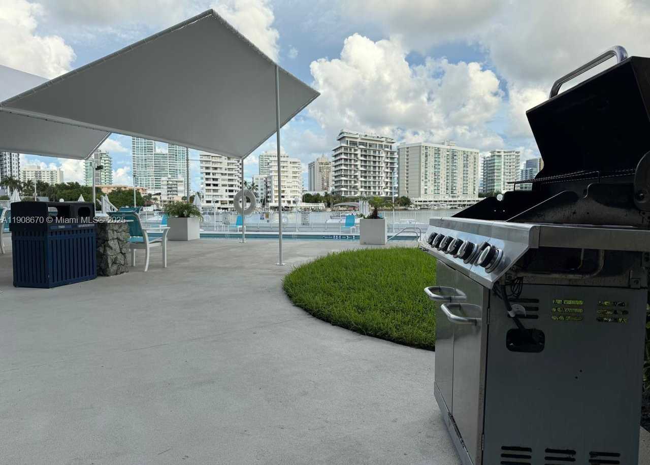 Small Image of 900 BAY DR #818, Miami Beach Number 31