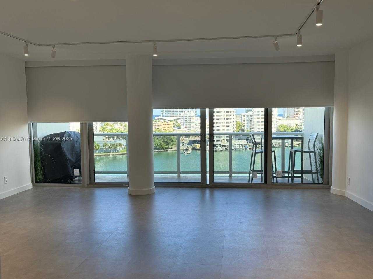 Small Image of 900 BAY DR #818, Miami Beach Number 4