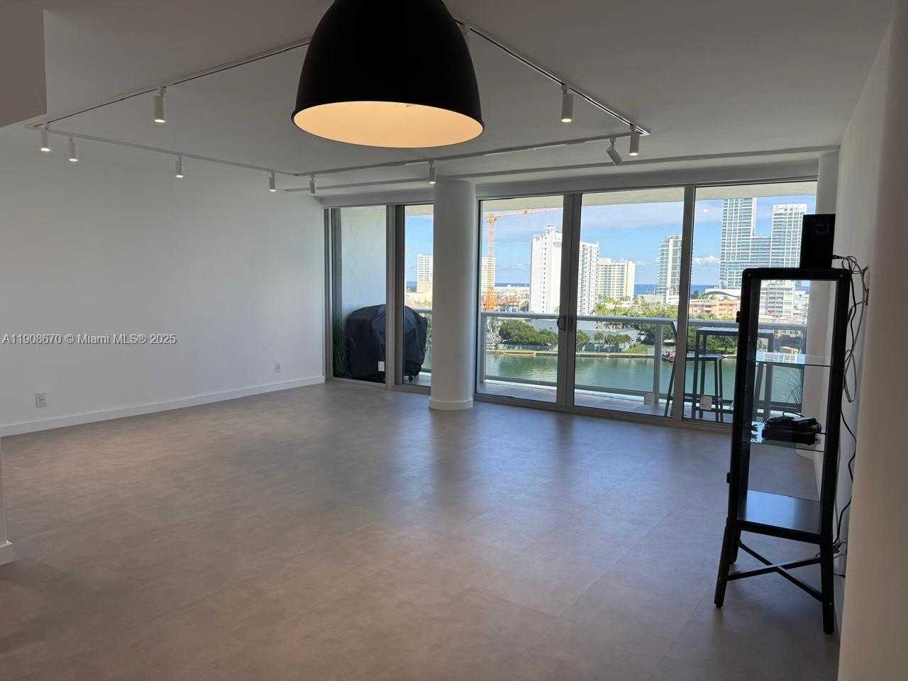 Small Image of 900 BAY DR #818, Miami Beach Number 5