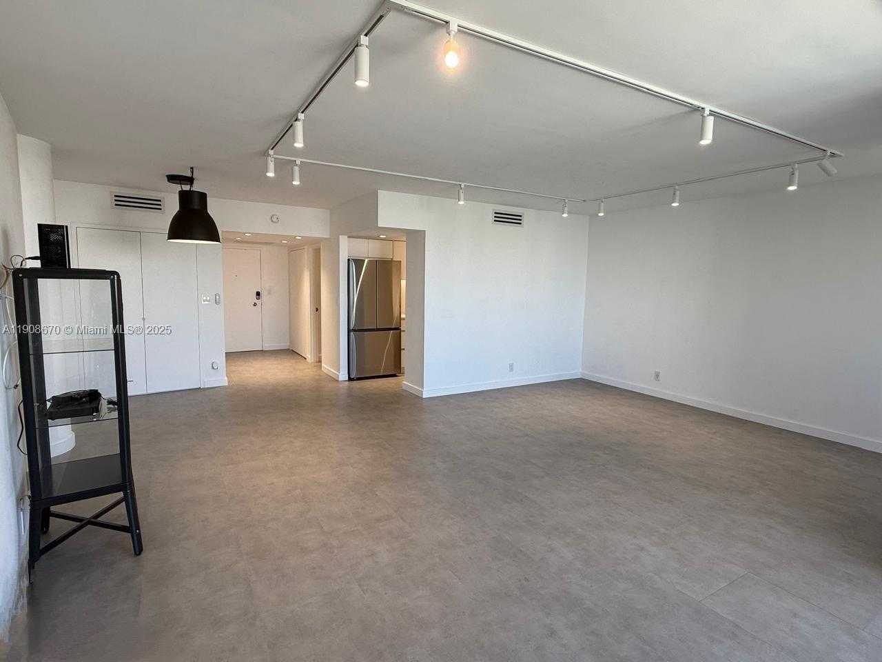 Small Image of 900 BAY DR #818, Miami Beach Number 7