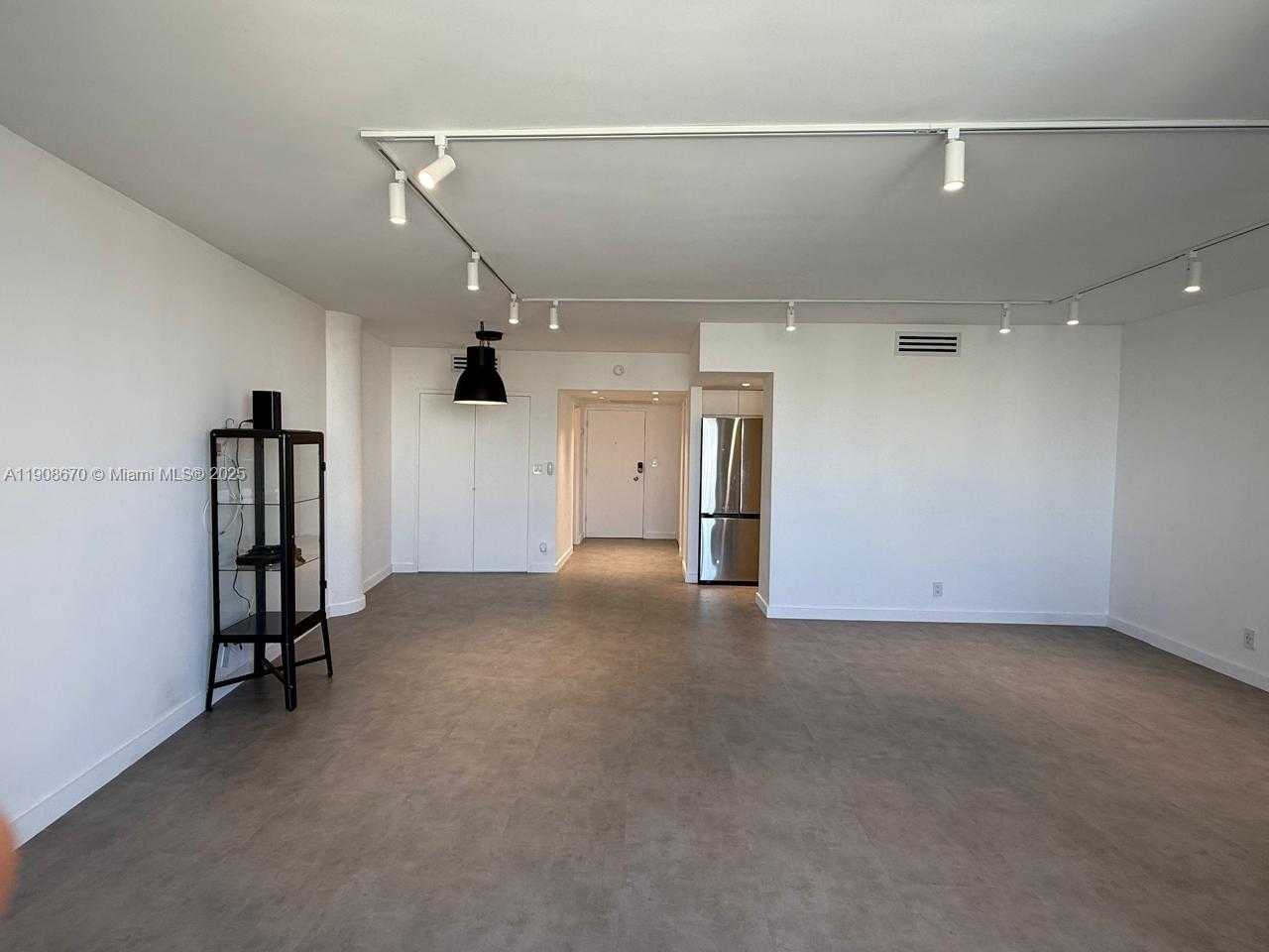 Small Image of 900 BAY DR #818, Miami Beach Number 8