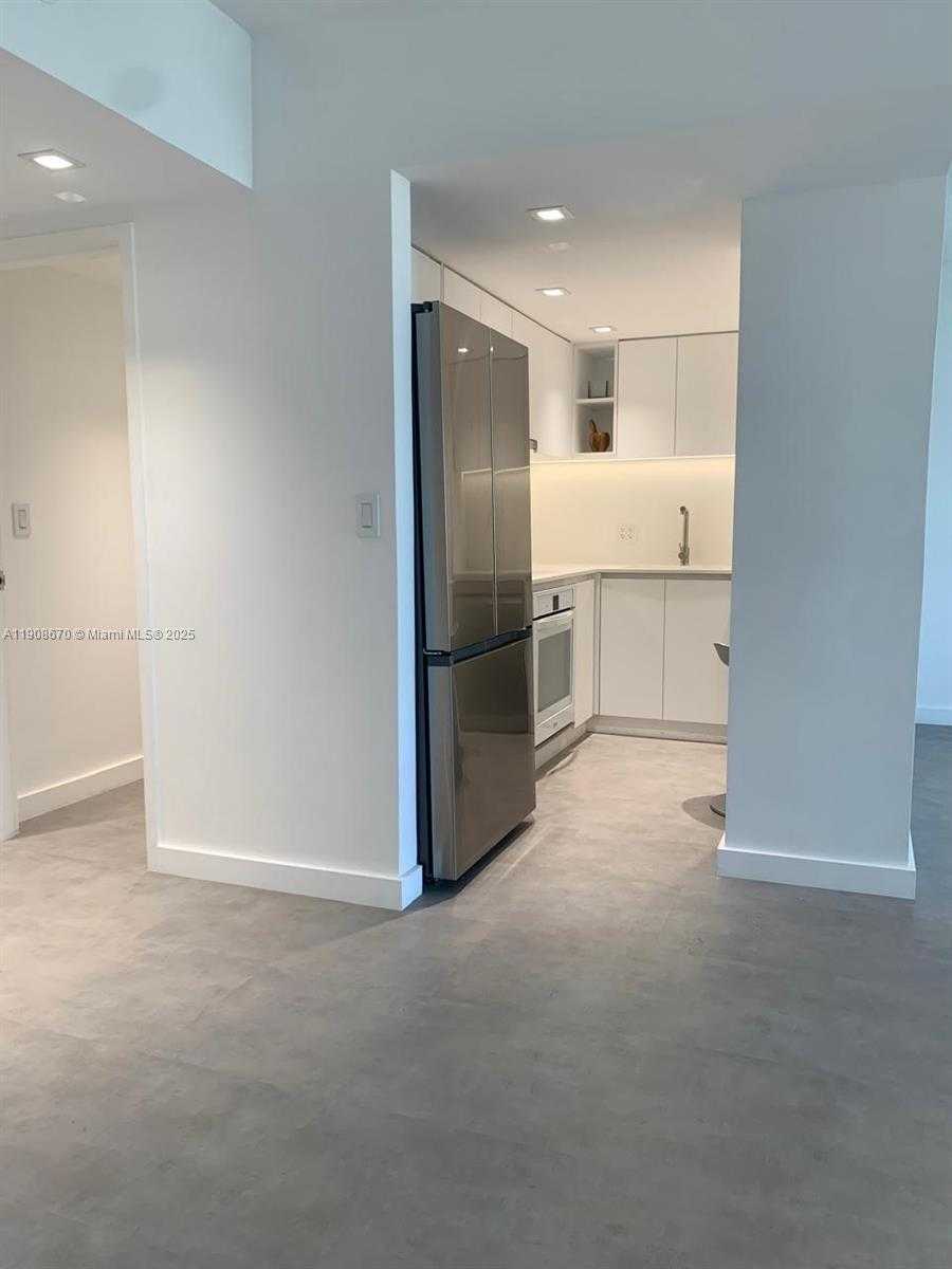 Small Image of 900 BAY DR #818, Miami Beach Number 9