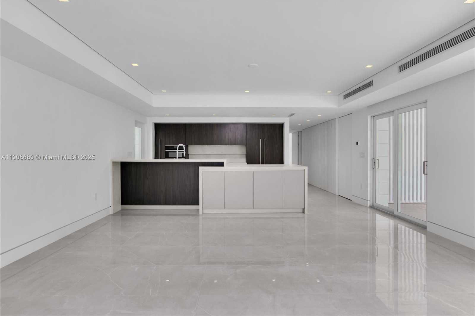Small Image of 1325 BAY DR, Miami Beach Number 10