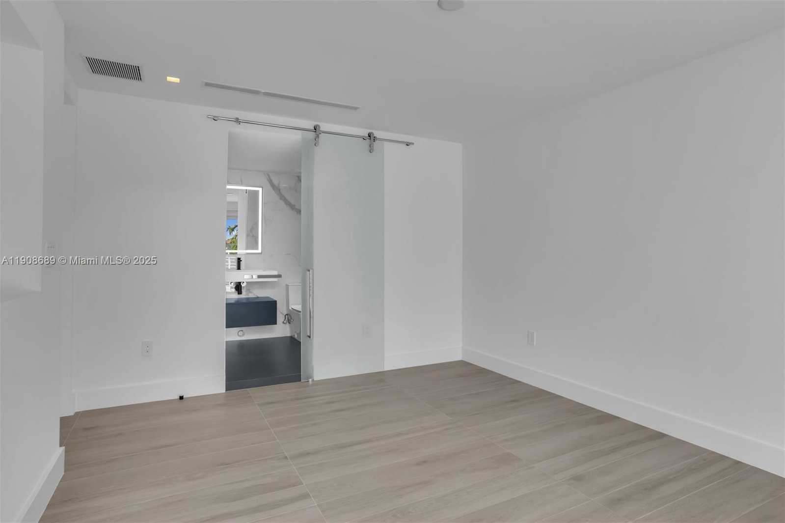 Small Image of 1325 BAY DR, Miami Beach Number 11