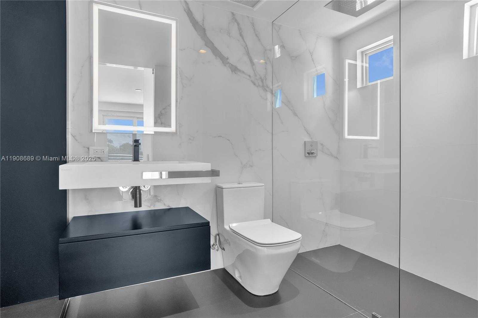 Small Image of 1325 BAY DR, Miami Beach Number 12