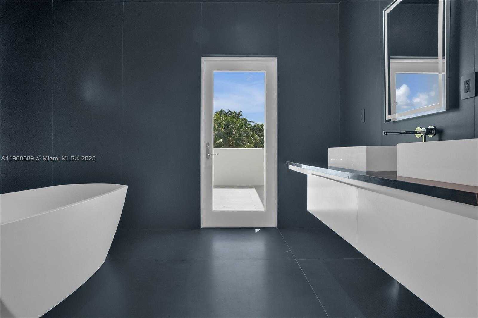 Small Image of 1325 BAY DR, Miami Beach Number 13