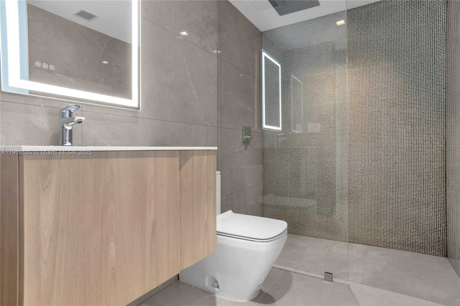 Small Image of 1325 BAY DR, Miami Beach Number 5