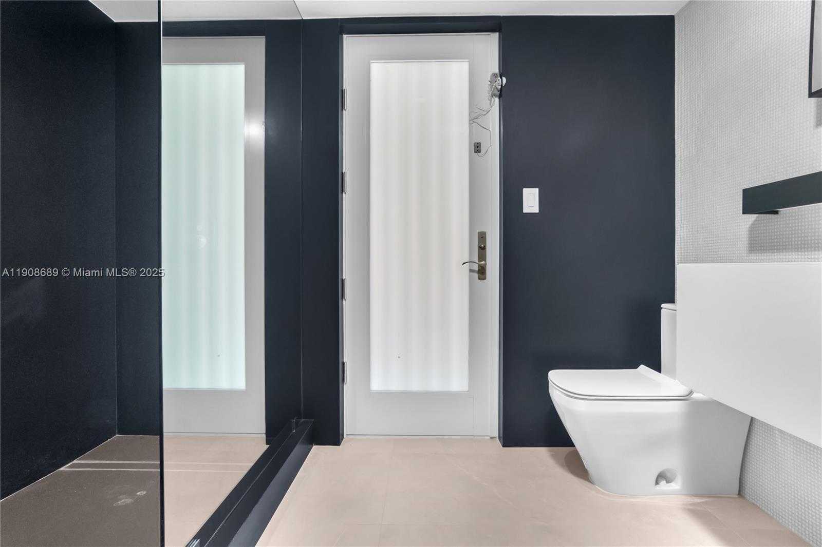 Small Image of 1325 BAY DR, Miami Beach Number 6