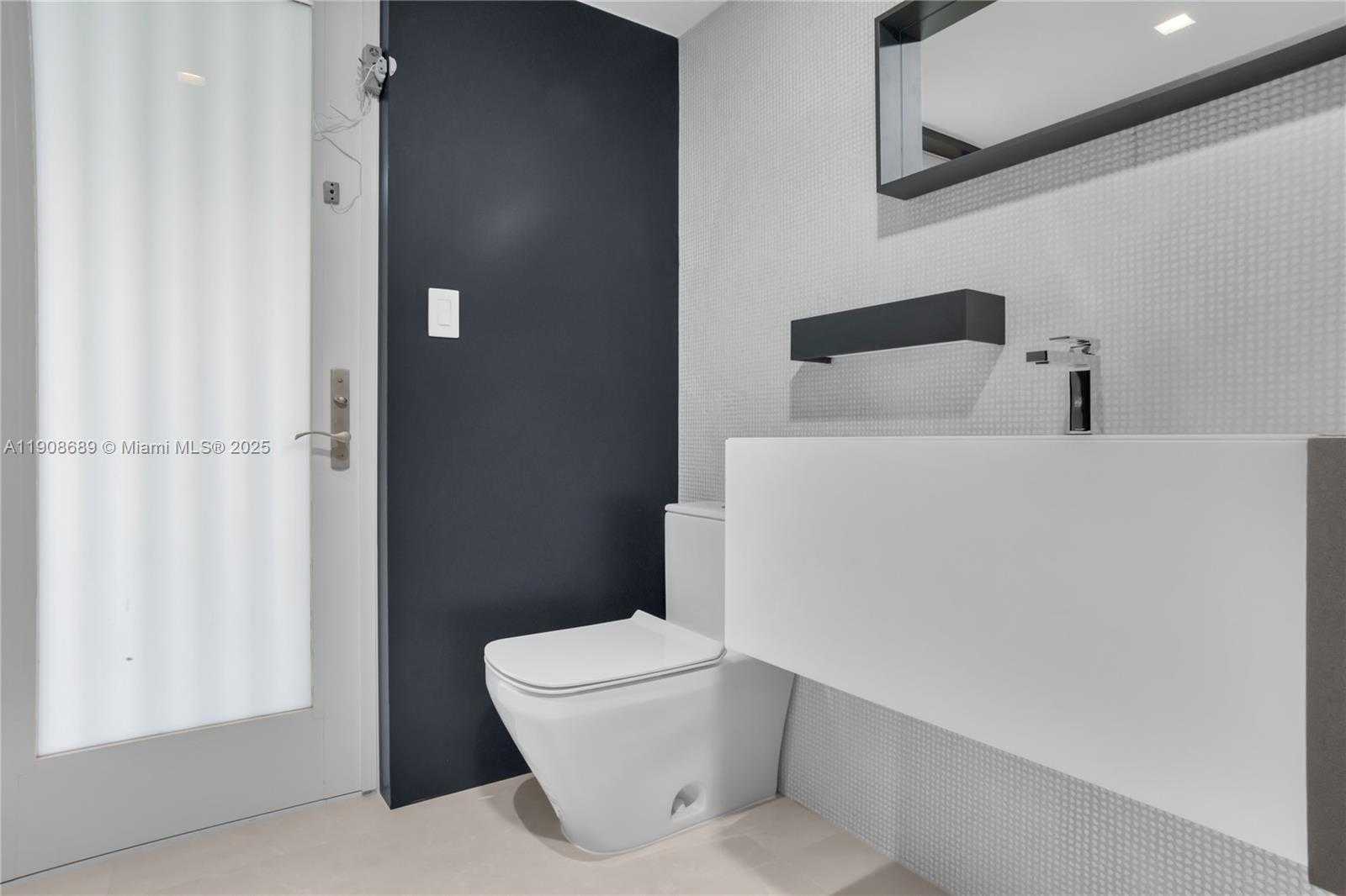 Small Image of 1325 BAY DR, Miami Beach Number 7