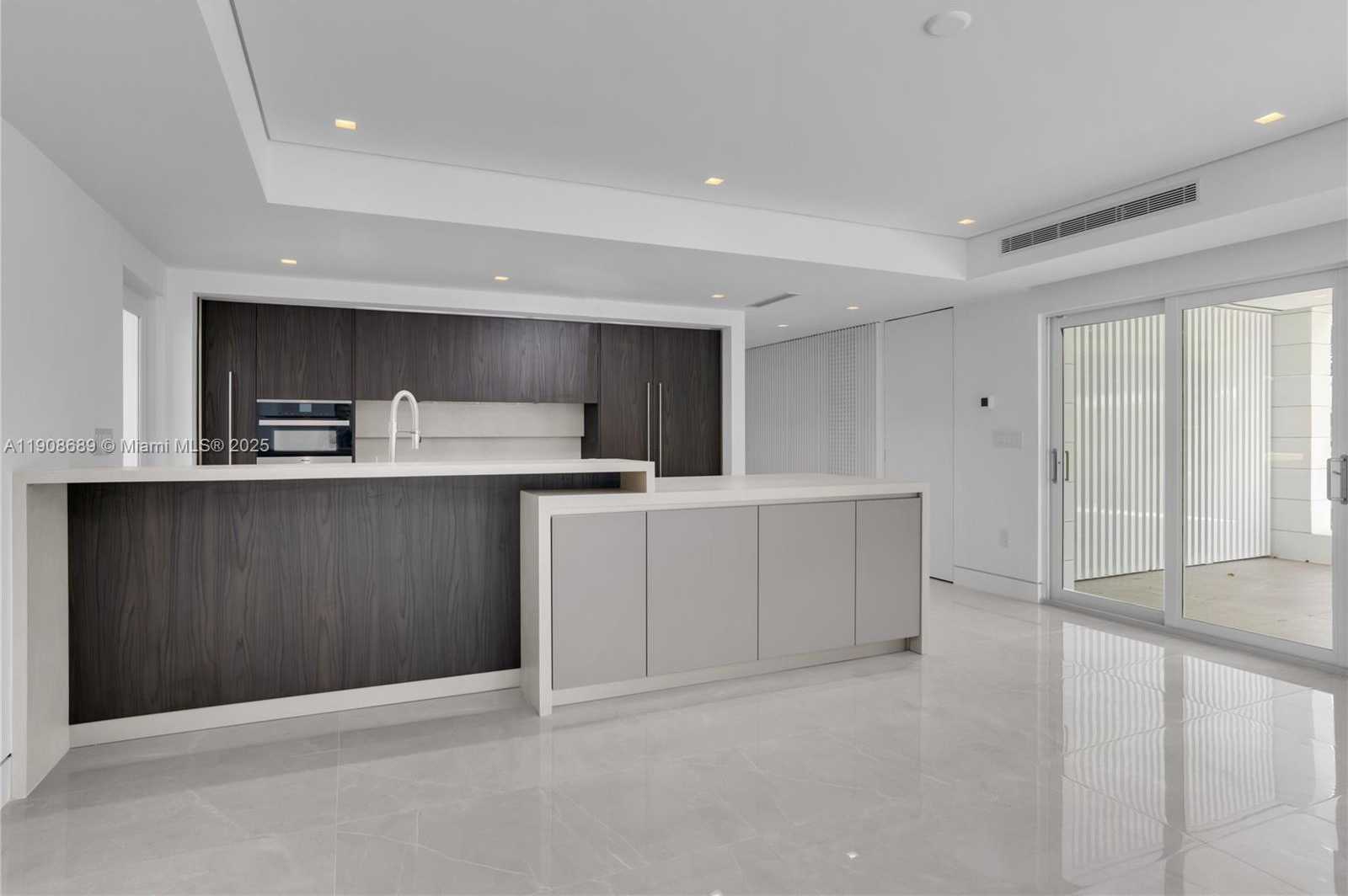 Small Image of 1325 BAY DR, Miami Beach Number 9