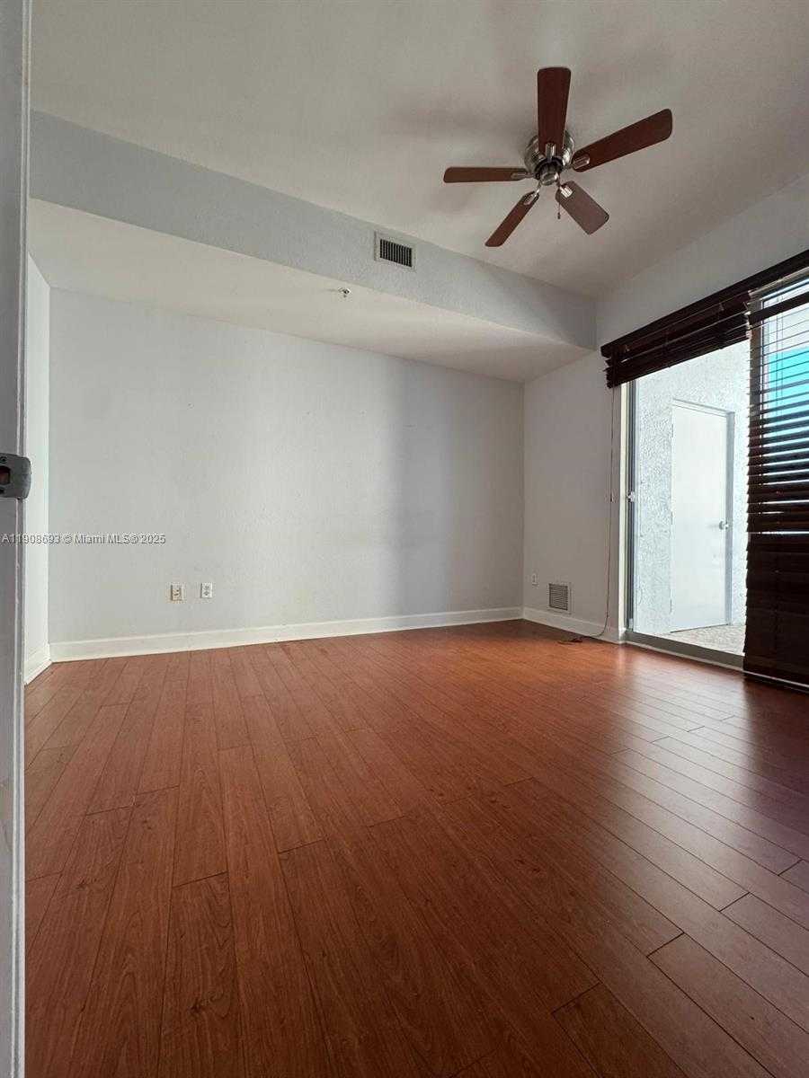 Small Image of 1830 RADIUS DR #1102, Hollywood Number 9