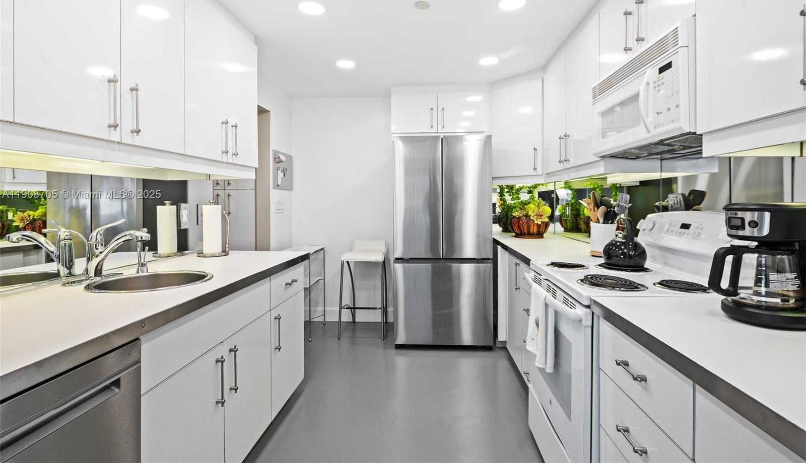 Small Image of 10205 COLLINS AVE #1007, Bal Harbour Number 15