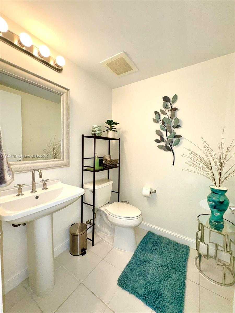 Small Image of 185 SOUTH WEST 7TH ST #1402, Miami Number 4