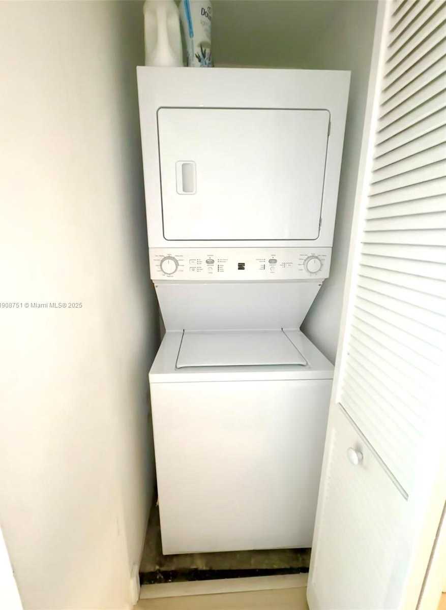 Small Image of 185 SOUTH WEST 7TH ST #1402, Miami Number 8