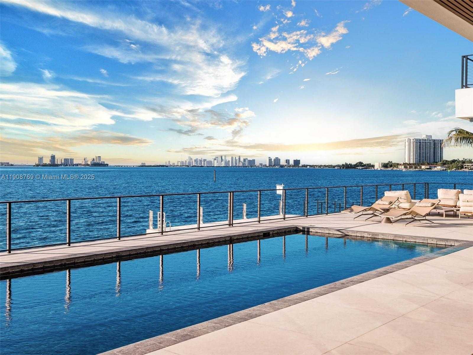 Small Image of 11400 NORTH BAYSHORE DR, North Miami Number 11