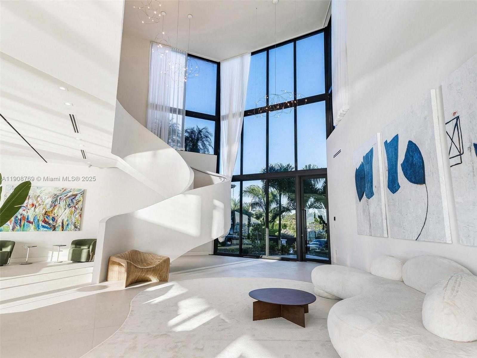 Small Image of 11400 NORTH BAYSHORE DR, North Miami Number 12