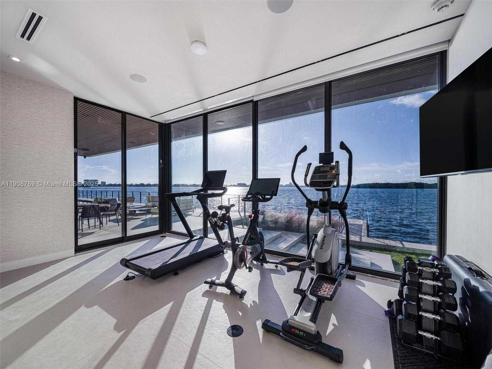 Small Image of 11400 NORTH BAYSHORE DR, North Miami Number 13