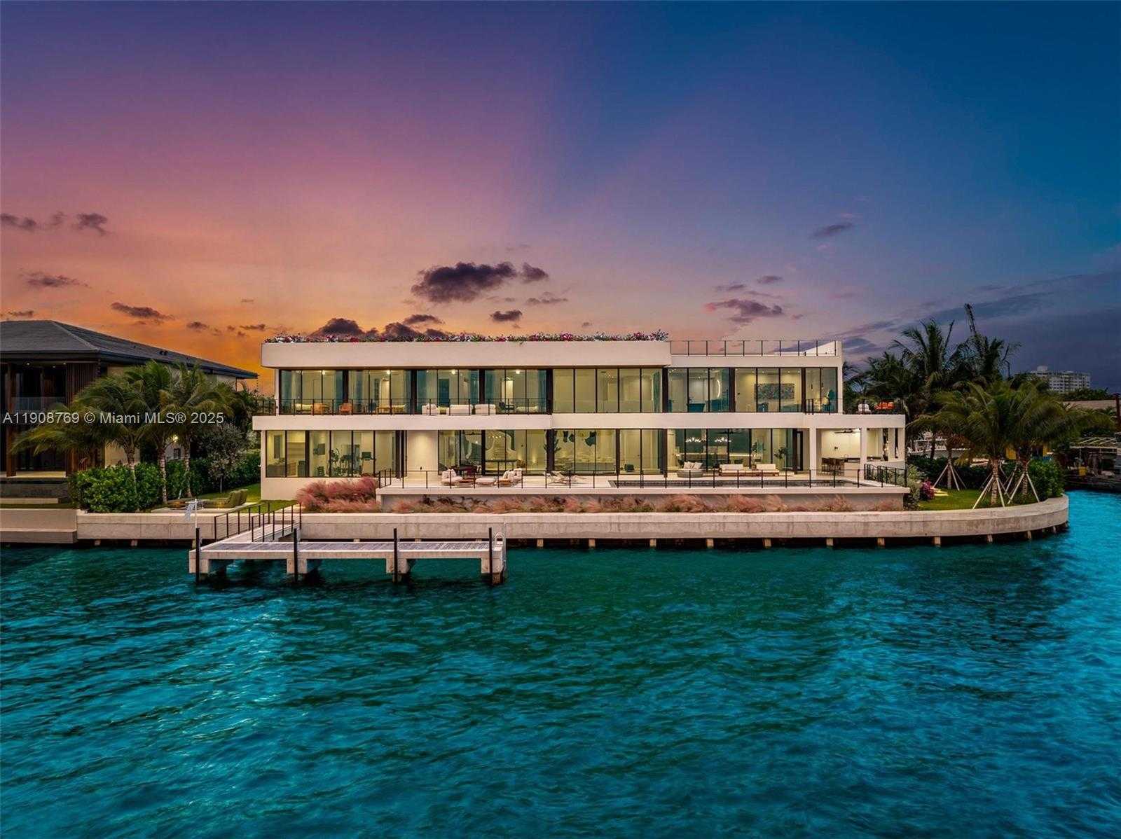 Small Image of 11400 NORTH BAYSHORE DR, North Miami Number 19