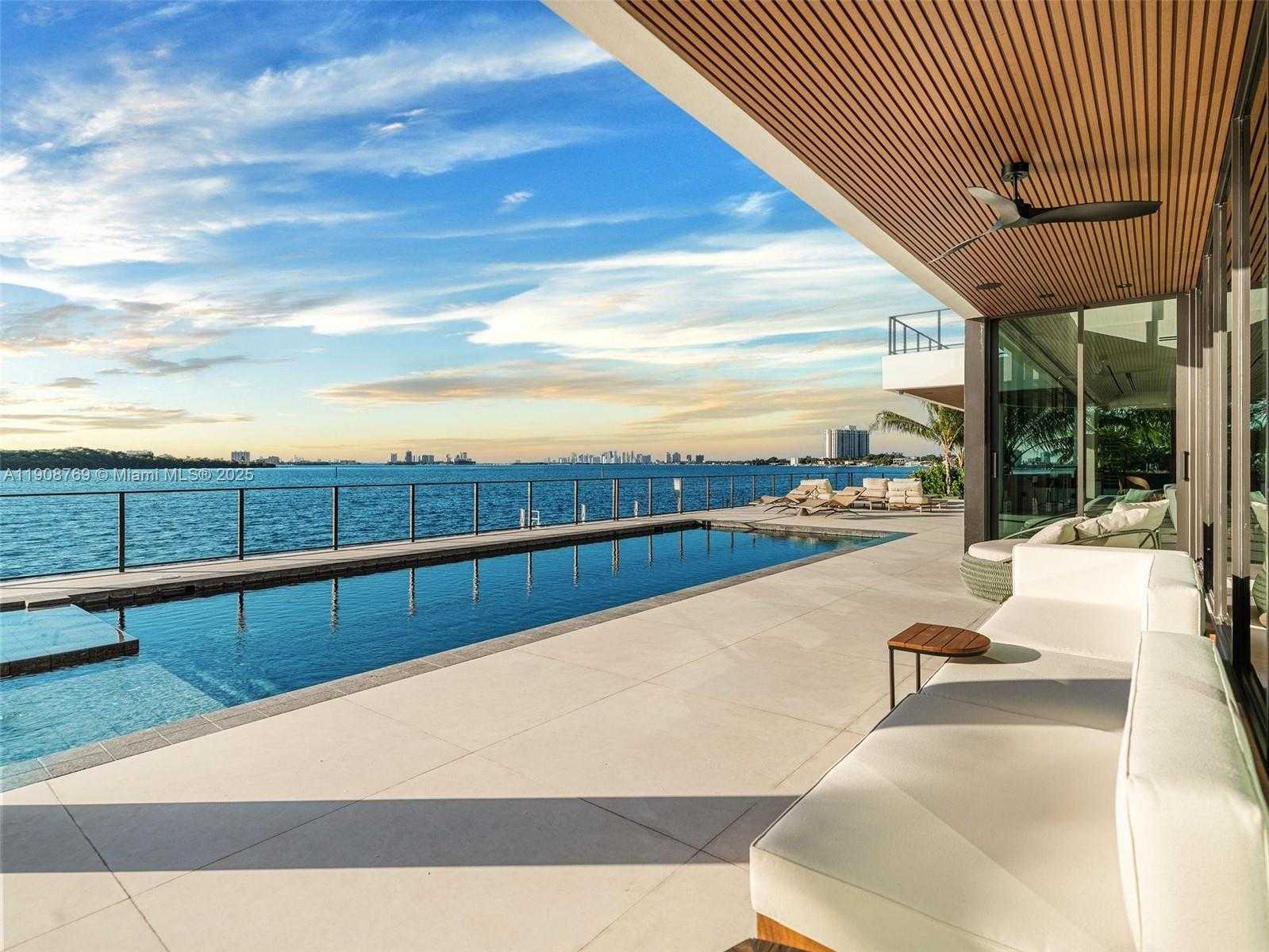 Small Image of 11400 NORTH BAYSHORE DR, North Miami Number 24