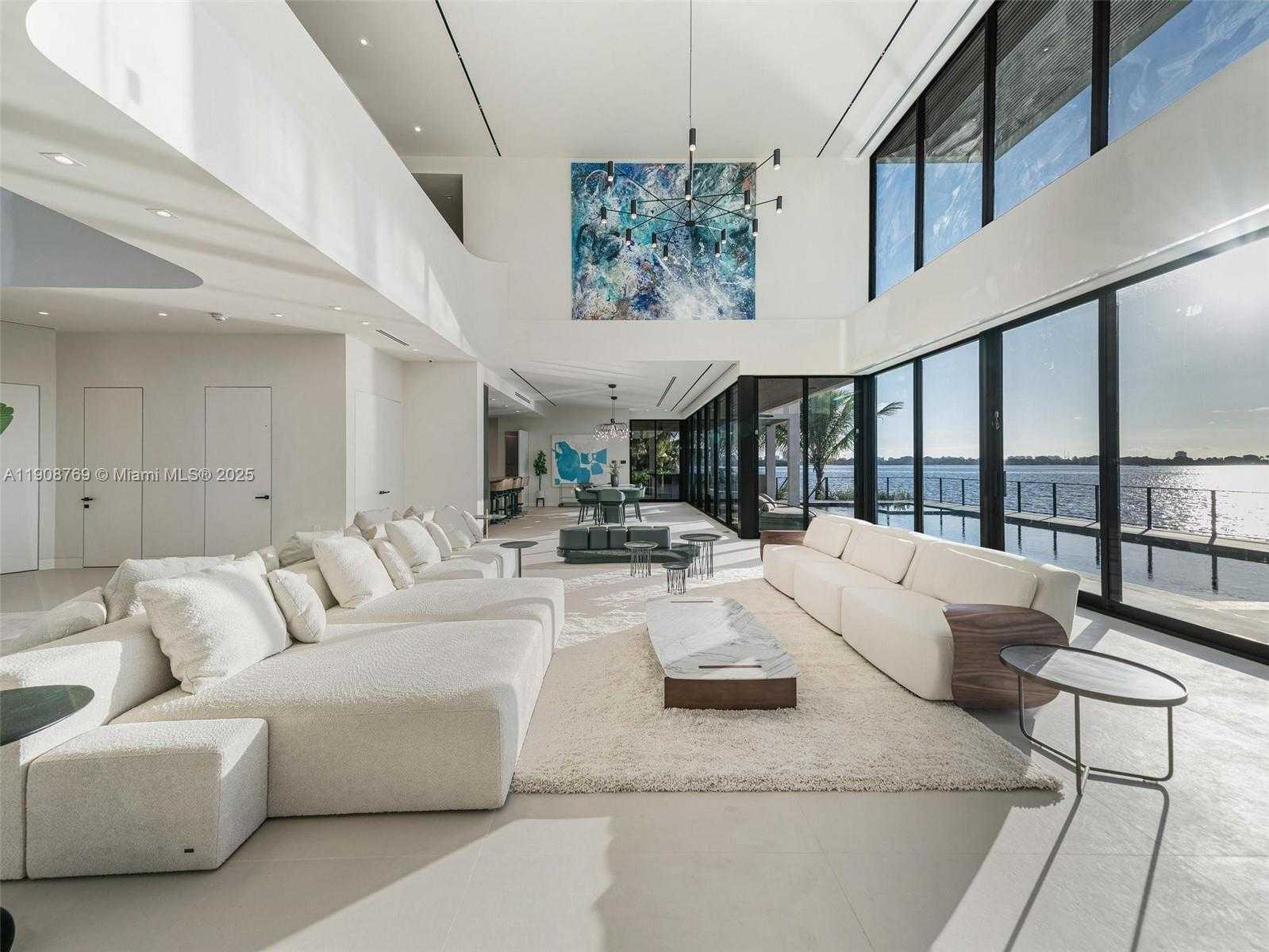 Small Image of 11400 NORTH BAYSHORE DR, North Miami Number 35