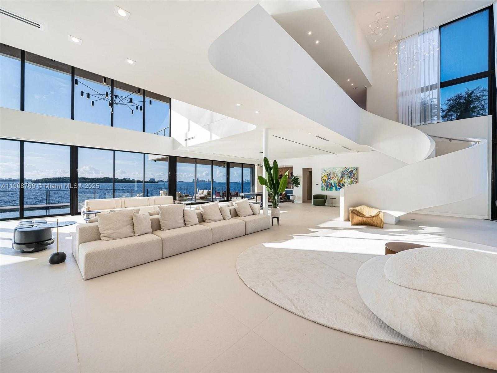 Small Image of 11400 NORTH BAYSHORE DR, North Miami Number 36