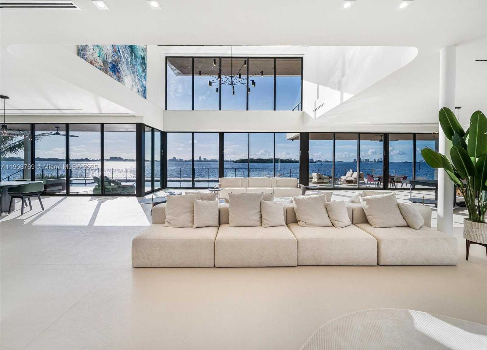 Small Image of 11400 NORTH BAYSHORE DR, North Miami Number 37