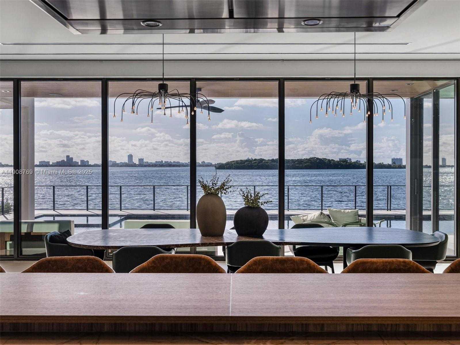 Small Image of 11400 NORTH BAYSHORE DR, North Miami Number 41