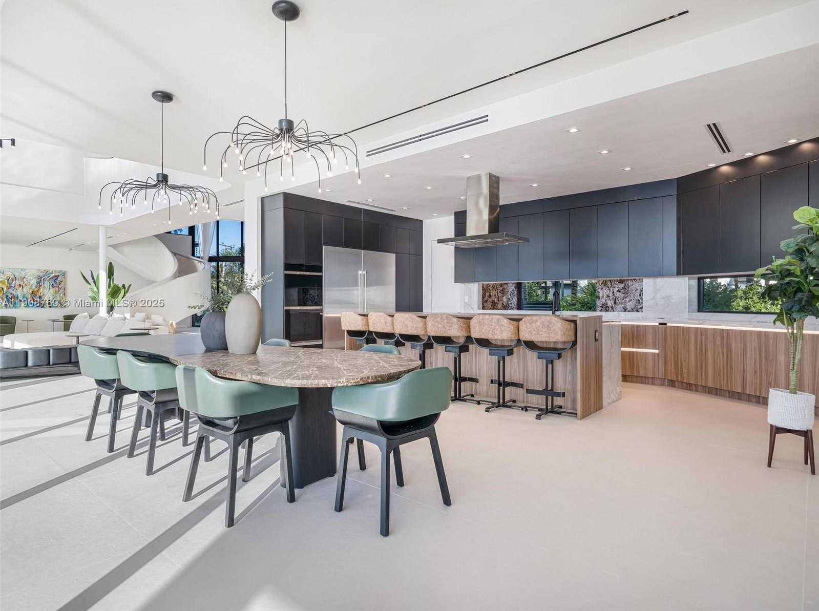 Small Image of 11400 NORTH BAYSHORE DR, North Miami Number 45