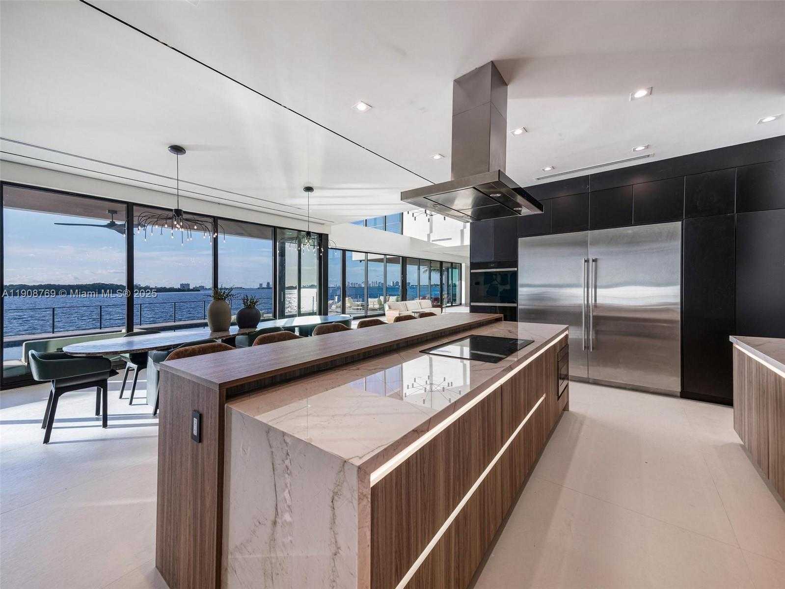 Small Image of 11400 NORTH BAYSHORE DR, North Miami Number 48