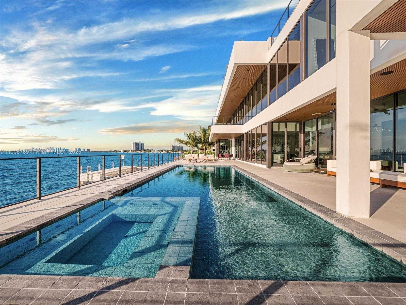 Small Image of 11400 NORTH BAYSHORE DR, North Miami Number 52