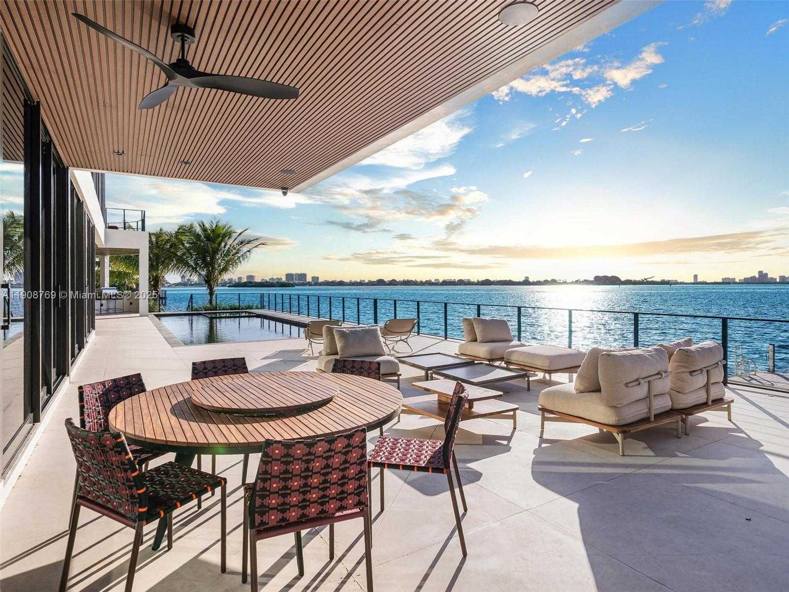 Small Image of 11400 NORTH BAYSHORE DR, North Miami Number 56