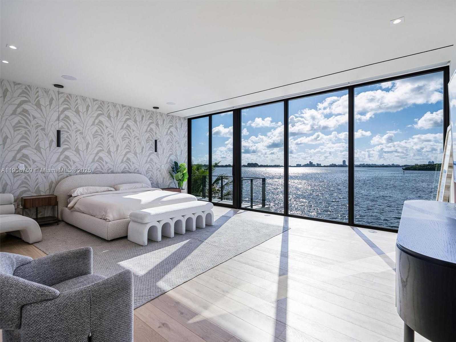 Small Image of 11400 NORTH BAYSHORE DR, North Miami Number 62