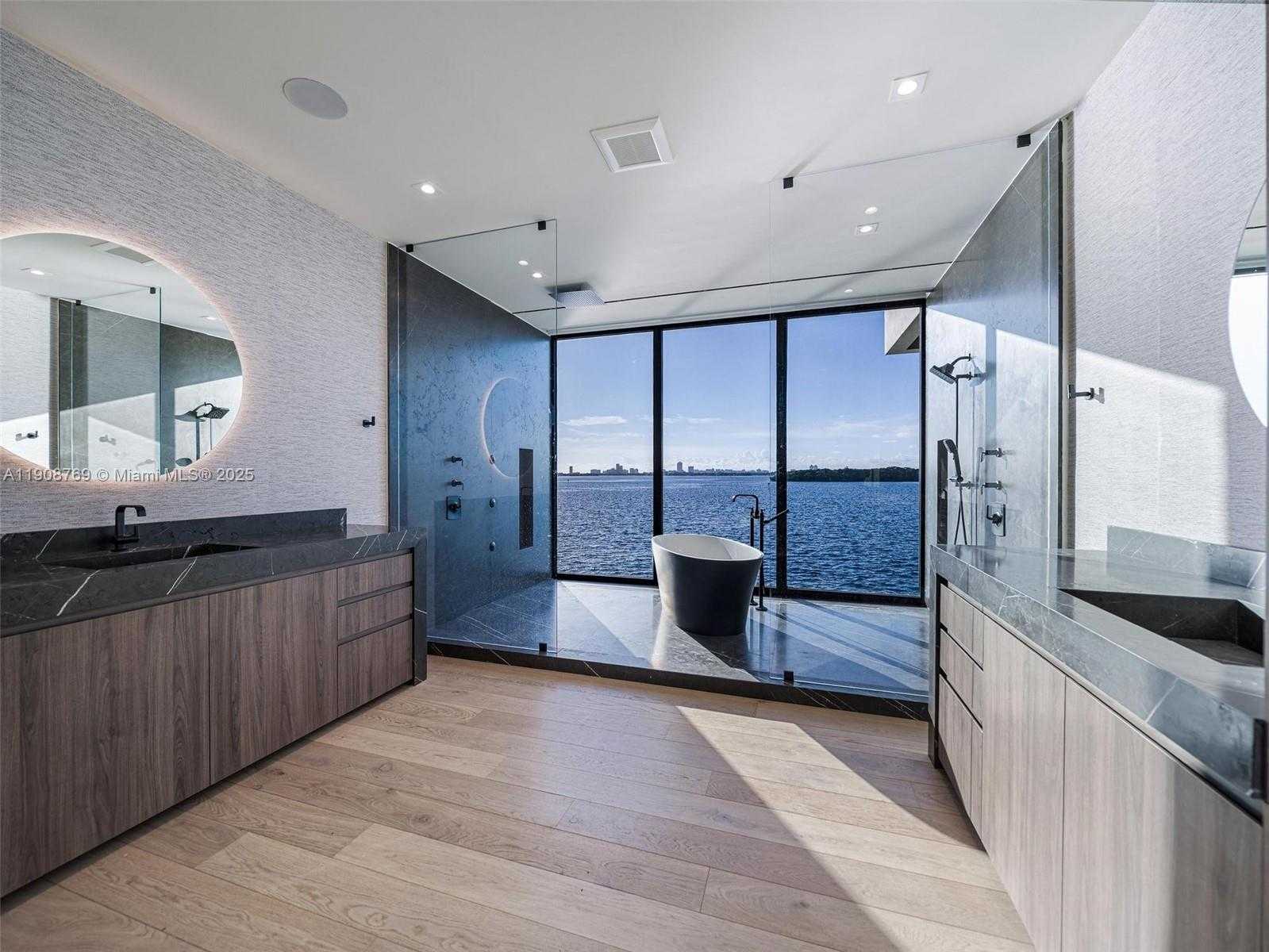 Small Image of 11400 NORTH BAYSHORE DR, North Miami Number 64