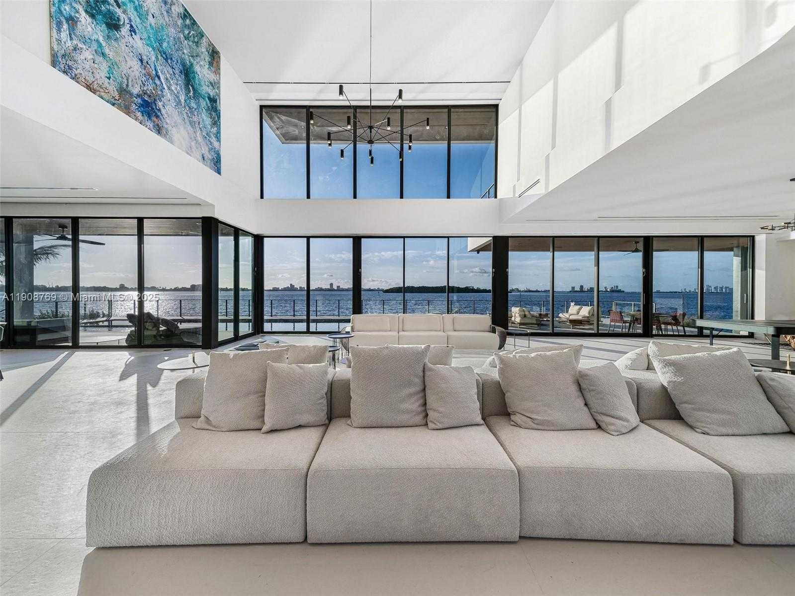 Small Image of 11400 NORTH BAYSHORE DR, North Miami Number 7