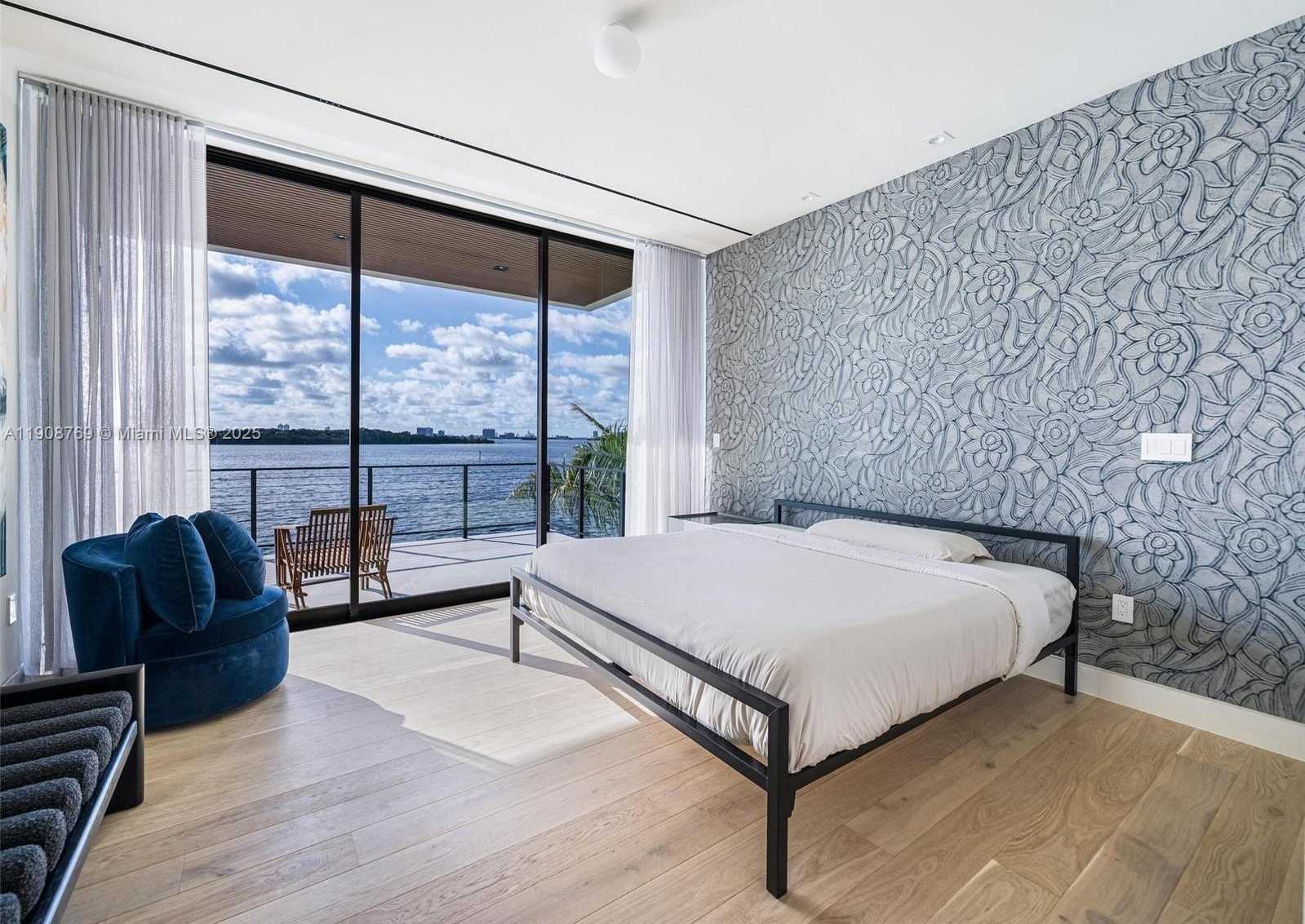 Small Image of 11400 NORTH BAYSHORE DR, North Miami Number 70