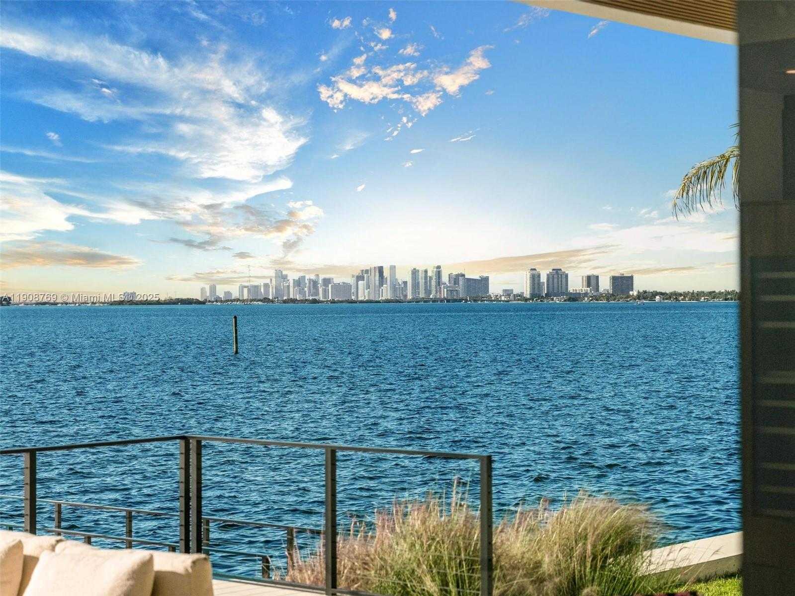 Small Image of 11400 NORTH BAYSHORE DR, North Miami Number 76