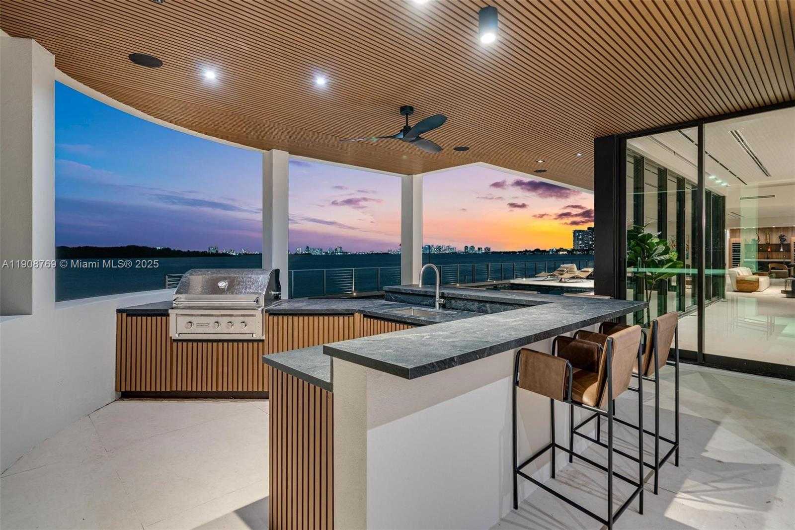 Small Image of 11400 NORTH BAYSHORE DR, North Miami Number 79