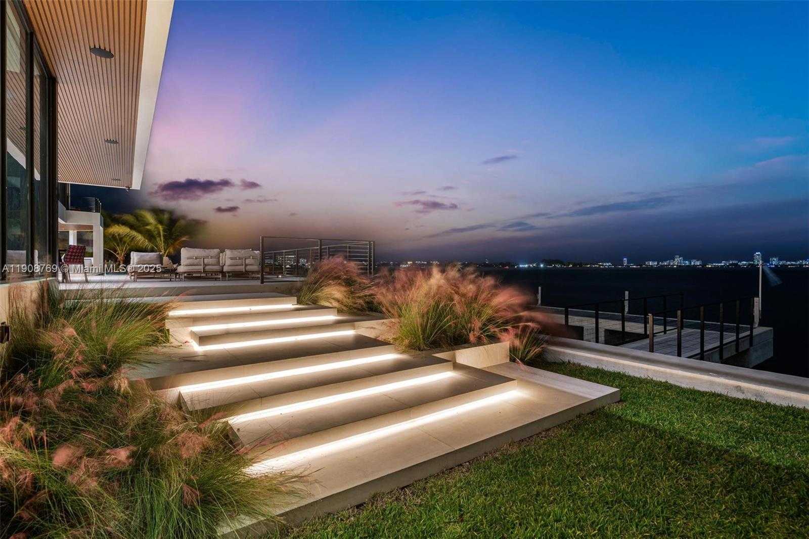 Small Image of 11400 NORTH BAYSHORE DR, North Miami Number 80