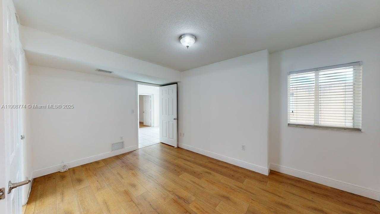 Small Image of 2415 NORTH WEST 16TH ST RD #410-1, Miami Number 5