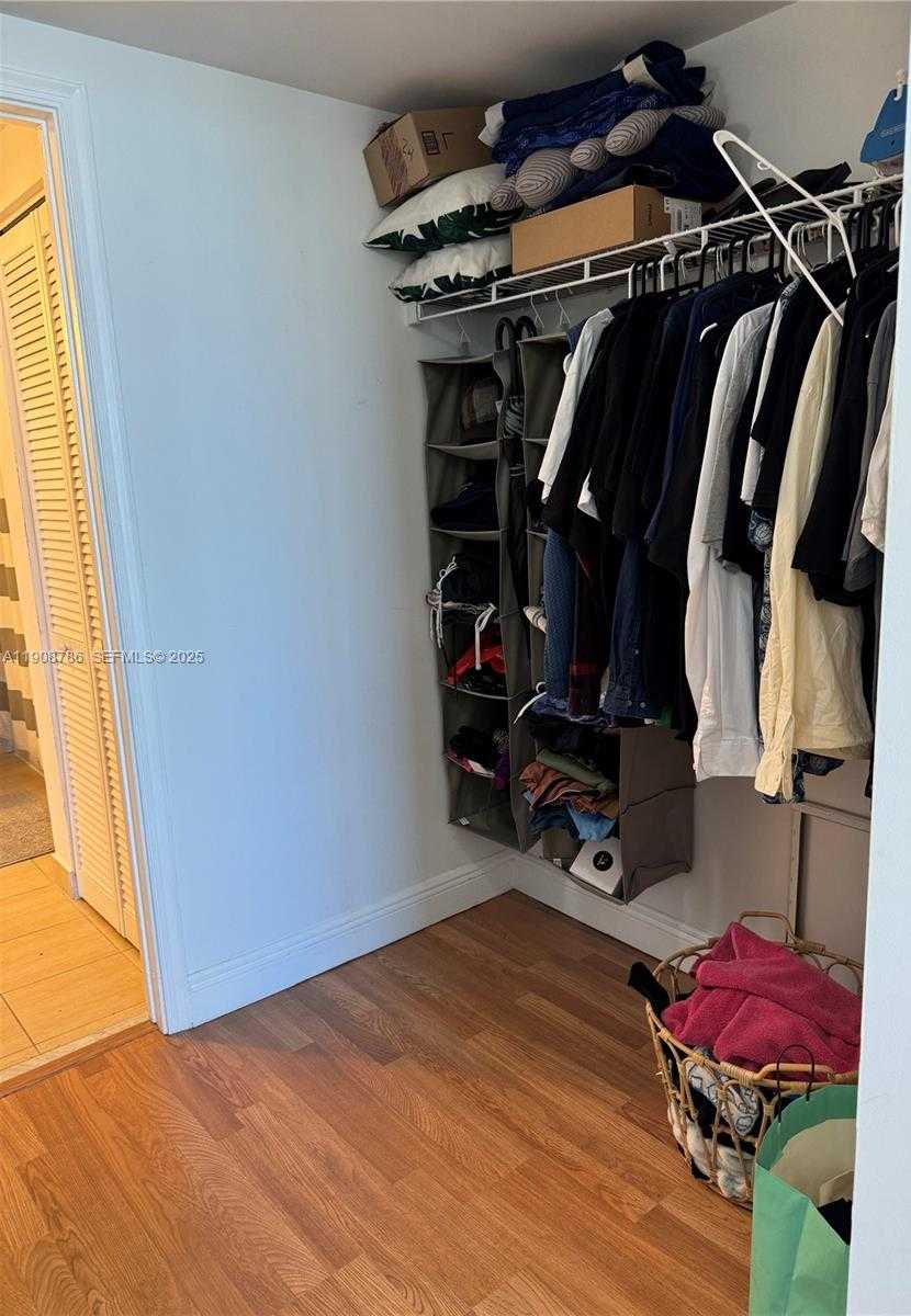 Small Image of 1750 NORTH BAYSHORE DR #2706, Miami Number 3