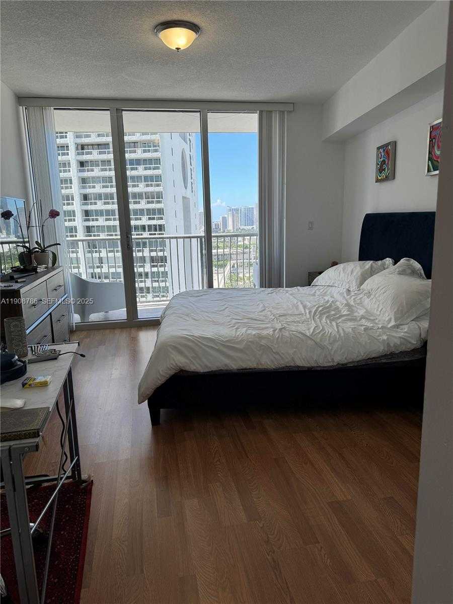 Small Image of 1750 NORTH BAYSHORE DR #2706, Miami Number 6